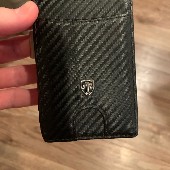 Travando mens wallet. Used wallet but in great shape. - Picture 1 of 2
